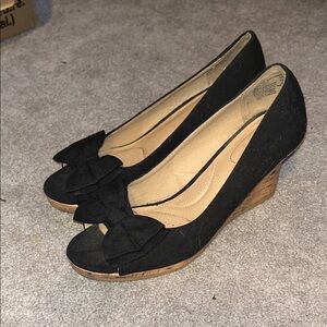 Dexflex Comfort Black Peep-Toe Wedges